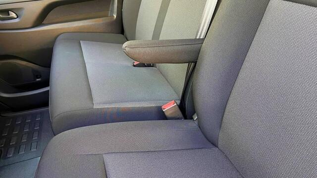 Opel VIVARO Electric L3 75 kWh 136pk | ACTIE! | 8 jaar garantie | Multimedia | Apple Carplay | Android Auto | Achteruitrijcamera | Parkeersensoren voor en achter | Digitale cockpit | Stuurwielbediening | Tussenwand comfort met raam | Bestuurdersstoel comfort | Bank v