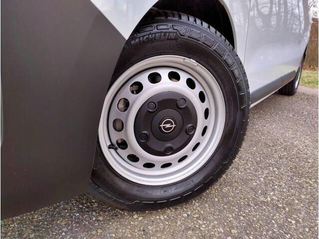 Opel VIVARO Electric L2 75 kWh 136pk | NAVI | Multimedia | Apple Carplay | Android Auto | Achteruitrijcamera | Parkeersensoren achter | Digitale cockpit | Stuurwielbediening | Tussenwand comfort met raam | Bestuurdersstoel comfort | Armsteun | Bank voorpassagiers | e