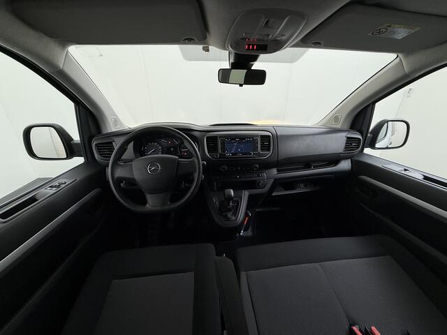 Opel VIVARO 2.0D 145PK L3 Dubbele Cabine 6-Persoons Trekhaak Euro 6 Airco Navi Apple Carplay Android Auto Cruise Control Bluetooth Pdc Betonplex Lat om lat Achterdeuren DAB Privacy Glas 1e Eigenaar Origineel Nederlandse Auto Dealeronderhouden