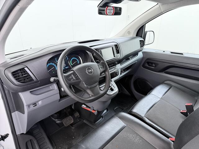 Opel VIVARO Vivaro-e L2H1 75kWh Autom. 3-Persoons 360°Camera Navi Imperiaal Trekhaak Apple Carplay Android Auto Pdc Cruise Control SOH 88.5% DAB Bluetooth Betonplex Vloer Wandbetimmering Schuifdeur Regen-Lichtsensor 1.000KG Trekgewicht 1e Eigenaar Dealeronderhouden