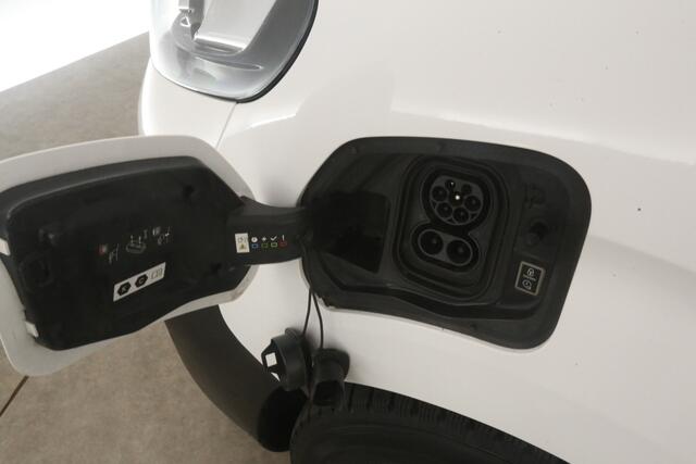 Opel VIVARO Vivaro-e 75 kWh L2H1 | Snelladen | SOH 87% | Airco | Cruise | 3 Zits | Carplay | Parkeersens.