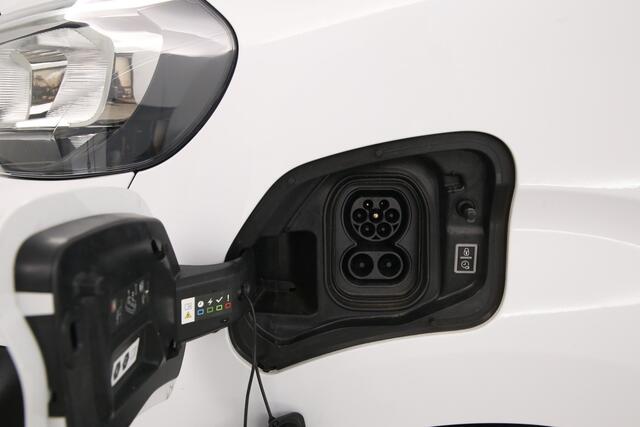 Opel VIVARO Vivaro-e Peugeot e-Expert 75 kWh L3H1 | Snelladen | SOH 97% | Airco | Cruise | Carplay | 3 Zits | Parkeersens.