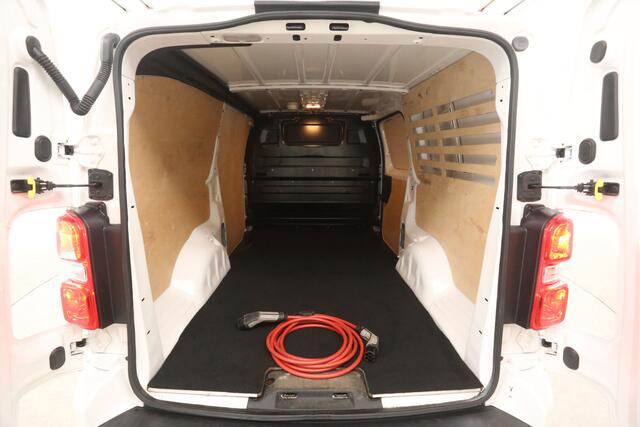 Opel VIVARO Vivaro-e Peugeot e-Expert 75 kWh L3H1 | Snelladen | SOH 92% | Airco | Camera | Cruise | 3 Zits | Carplay | Imperiaal | Trekhaak