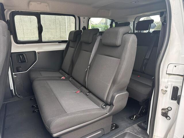 Opel VIVARO Vivaro-e Combi L2H1 50 kWh 136 PK | Nieuw binnen, meer foto's volgen ! | 9-persoons | 9.585 KM! | Privacy glass