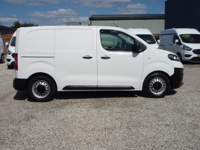 Opel VIVARO camera trekhaak navi 83544 km bj 12-2021
