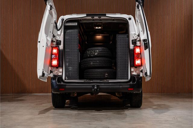 Opel VIVARO 2.0 CDTI L2H1 | L+R Schuifdeur | Automaat | CarPlay | Camera | Stoelverwarming | Trekhaak | F1 Flippers | Cruise control | Bedrijfswageninrichting | 3-Zitter | Nieuwe APK