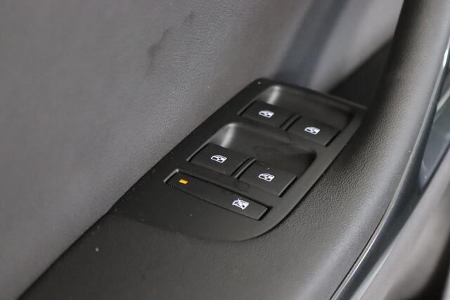 Opel ZAFIRA 1.4 Turbo Innovation 7-Persoons Trekhaak, LED koplampen, Cruise control