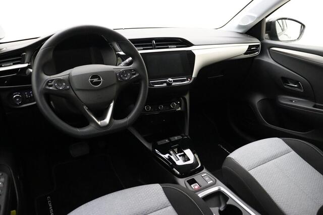 Opel e-Corsa Electric 50 kWh | Navigatie via Carplay | Climate control | Lichtmetalen velgen | Keyless start | DAB Radio | Cruise control | Weinig kilometers