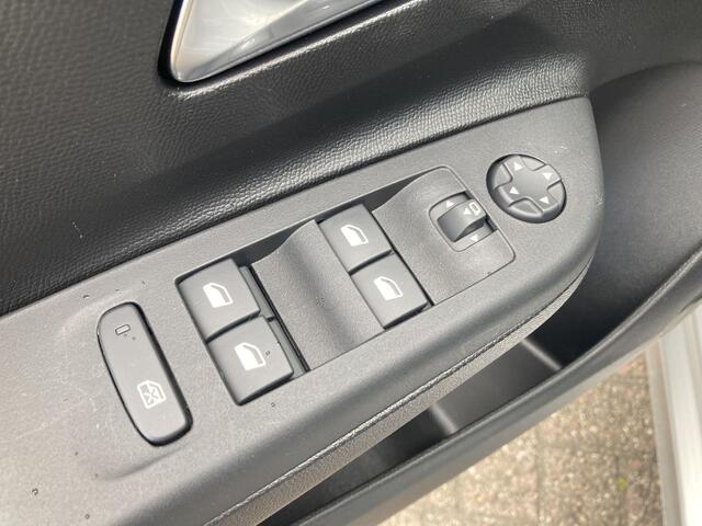 Opel e-Corsa Electric Long Range Business Edition 51 kWh | Navigatie via Carplay/ Android auto | Climate Control | Cruise Control | Achteruitrijcamera | Warmtepomp | Parkeersensoren |