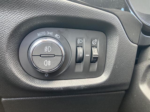 Opel e-Corsa Electric Long Range Business Edition 51 kWh | Navigatie via Carplay/ Android auto | Climate Control | Cruise Control | Achteruitrijcamera | Warmtepomp | Parkeersensoren |