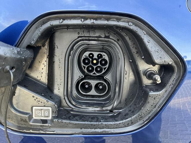 Opel e-Corsa Electric Elegance 50 kWh 3 FASE | VAN: 19.900,- VOOR: 17.777,- UW EINDEJAARSVOORDEEL: 2.023,- EURO | STOELVERWARMING | WARMTEPOMP | DEALER ONDERHOUDEN | RIJKLAARPRIJS