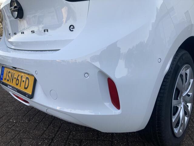 Opel e-Corsa Electric Long Range Business Edition 51 kWh | Apple Carplay/ Android Auto | Climate control | Camera | Parkeersensoren | Dodehoek detectie | Cruise Control | Warmtepomp |