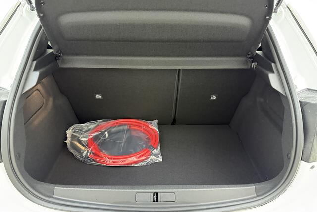 Opel e-Corsa Electric Long Range Business Edition 51 kWh | Parkeersensoren voor en achter | Navigatie via carplay | Camera | NIEUW OP VOORRAAD