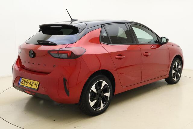 Opel e-Corsa Electric Long Range Yes 51 kWh | Climate control | Stoel & Stuurverwarming | Keyless | Zwart dak | Weinig kilometers | Navigatie via Carplay