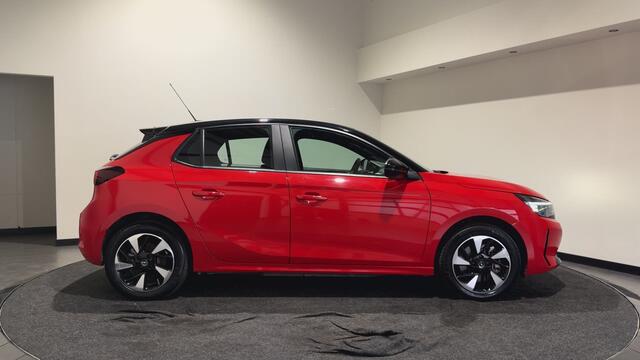 Opel e-Corsa Electric Yes 50 kWh | Carplay | Warmtepomp | 11 kW 3-fase | LMV 16'' | Bi-Color Dak | Soh (batterijcheck) Waarde 99,3 %