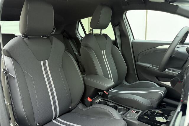 Opel e-Corsa Electric Long Range GS 51 kWh | Navigatie | Camera | LED verlichting | Sportstoelen | Apple carplay/Android auto | Keyless | Lichtmetalen velgen