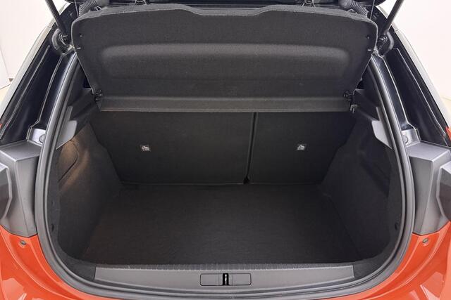 Opel e-Corsa Ultimate 50 kWh 136pk | Full Options | Massagestoel | Camera | Adaptive Cruise Control | Navigatie | Keyless Entry en Start | LED Verlichting