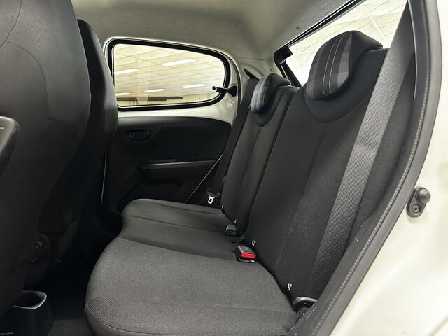 Peugeot 108 1.0 e-VTi Active /5-Drs! /LED Dagrijverl. /Airco /Elek. ramen voor /C.V. afstand /Bluetooth /AUX & USB /Isofix /Mistlampen.