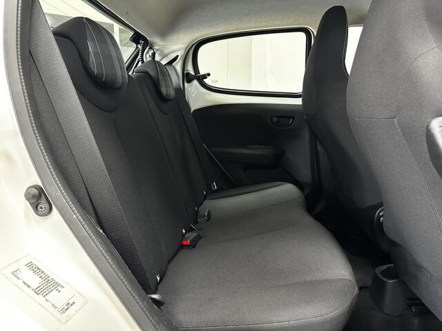 Peugeot 108 1.0 e-VTi Active /5-Drs! /LED Dagrijverl. /Airco /Elek. ramen voor /C.V. afstand /Bluetooth /AUX & USB /Isofix /Mistlampen.
