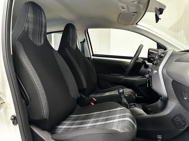 Peugeot 108 1.0 e-VTi Active /5-Drs! /LED Dagrijverl. /Airco /Elek. ramen voor /C.V. afstand /Bluetooth /AUX & USB /Isofix /Mistlampen.
