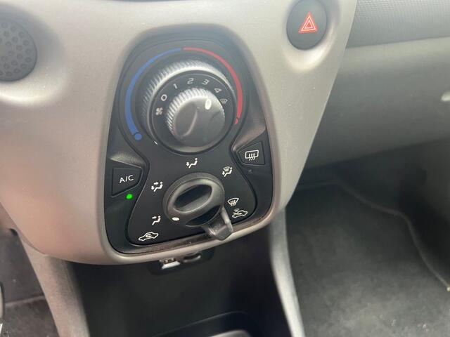 Peugeot 108 1.0 E-VTI ACTIVE Airco Navi Achteruitrijcamera Mistlampen voor Dagrijverlichting