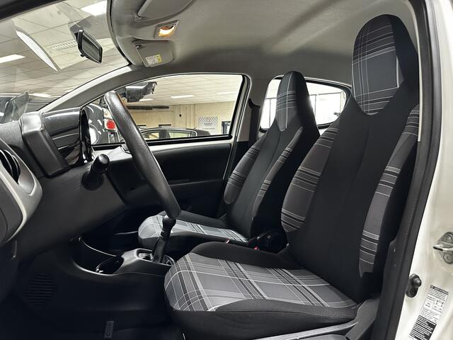 Peugeot 108 1.0 e-VTi Active/ /5-Drs! /LED Dagrijverl. /Airco /Elek. ramen voor /C.V. afstand /Bluetooth /AUX & USB /Isofix /Mistlampen.