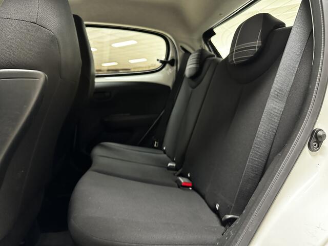 Peugeot 108 1.0 e-VTi Active/ /5-Drs! /LED Dagrijverl. /Airco /Elek. ramen voor /C.V. afstand /Bluetooth /AUX & USB /Isofix /Mistlampen.