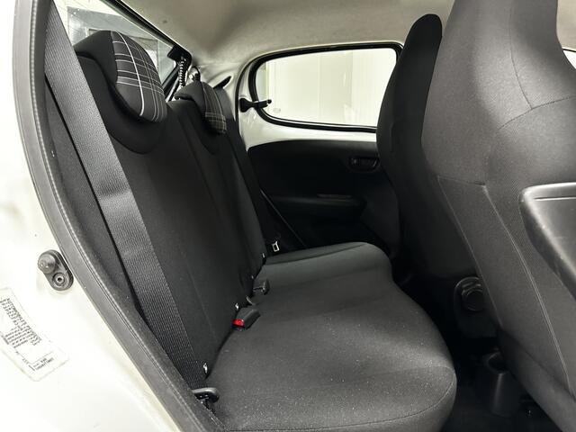Peugeot 108 1.0 e-VTi Active/ /5-Drs! /LED Dagrijverl. /Airco /Elek. ramen voor /C.V. afstand /Bluetooth /AUX & USB /Isofix /Mistlampen.