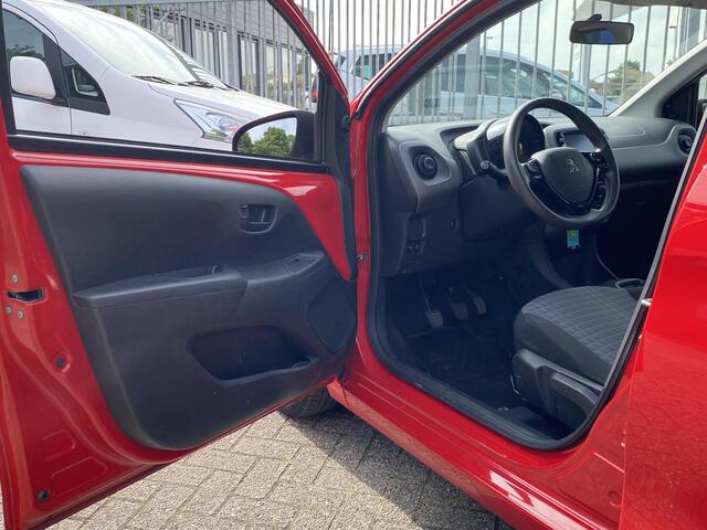 Peugeot 108 1.0 e-VTi Blue Lease / NL-Auto / 70.000 Km / 1-Ste Eigenaar / Dealer-Onderhouden / Apple-Carplay & Android-Auto / DAB + Radio-Bluetooth / Camera / Airco / ELKTR-Pakket / All-Season / ENZ.