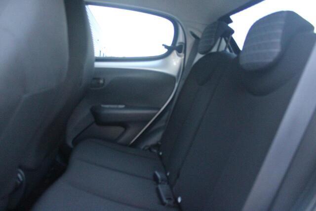 Peugeot 108 1.0 72PK e-VTi ACTIVE | AIRCO | BLUETOOTH AUDIO | AUX/USB AANSLUITING | LED DAGRIJVERLICHTING | MISTLAMPEN | GETINTE RUITEN |
