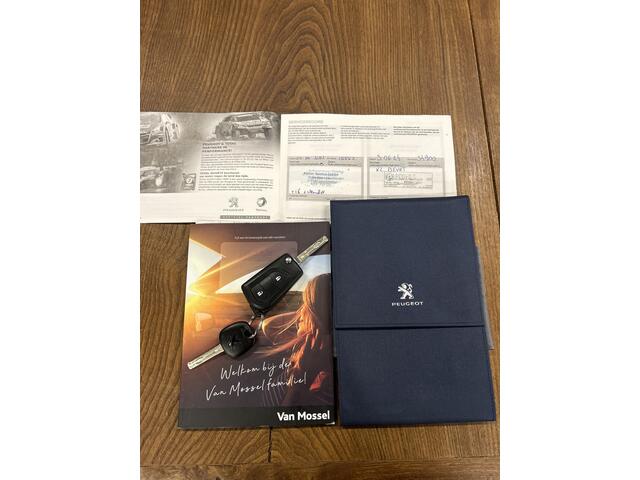 Peugeot 108 1.0 e-VTi Allure | Apple carplay | Achteruitrijcamera | Climate control | LM Velgen | Elek. ramen | LED dagrijverlichting