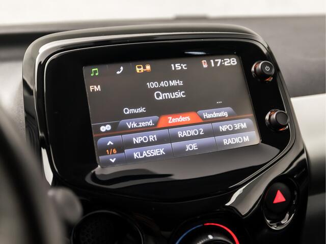 Peugeot 108 1.0 e-VTi Sport Automaat (CAMERA, LM VELGEN, SPORTSTOELEN, GETINT GLAS, BLUETOOTH, MULTIFUNCTIONEEL STUURWIEL, NIEUWE APK, NIEUWSTAAT)