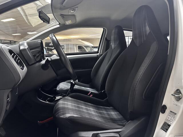 Peugeot 108 1.0 e-VTi Style/ Airco/ C.V. Afstand/ Elek. pakket/ Isofix/ Bluetooth/ Multi. Stuur/ Mistl./ LED Dagrijverl./ Extra getint glas.