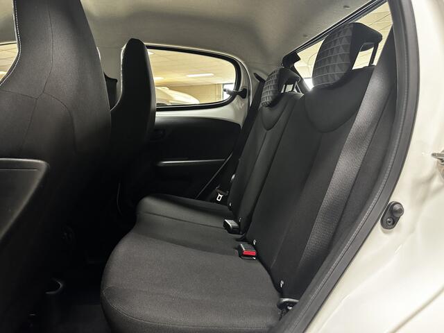 Peugeot 108 1.0 e-VTi Active/ LED Dagrijverl./ Camera!/ Apple+Android/ Airco/ DAB+/ Multi.Stuur/ Elek.Pakket/ Isofix/ C.V.Afstand.