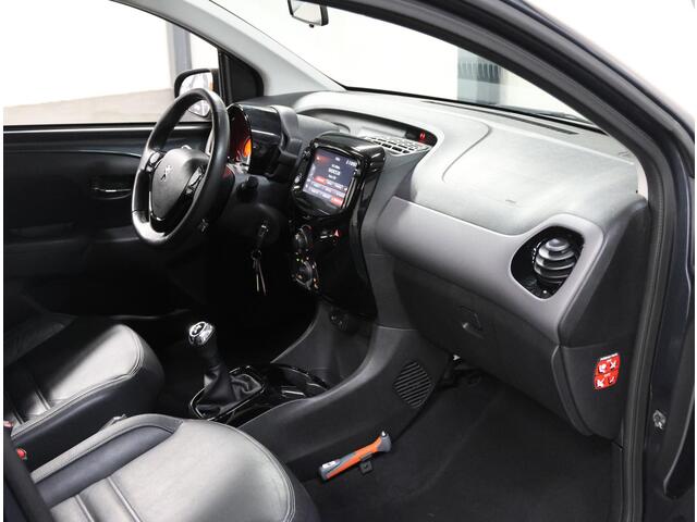 Peugeot 108 1.0 e-VTi Allure | AppleCarplay/AndroidAuto | Climate Control | LED | LEER | Stoelverwarming | 15"LMV | Isofix | Privacy Glass |