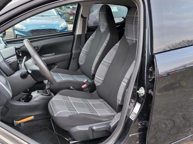 Peugeot 108 1.0 e-VTi 70pk Blue Lion 5-Deurs | Origineel NL | Airco | Bluetooth Carkit+Streaming | Cv+Ab | Elektrische Ramen | Stuurbekrachtiging | Radio/CD/MP3 | Mistlampen | Privacy Glass