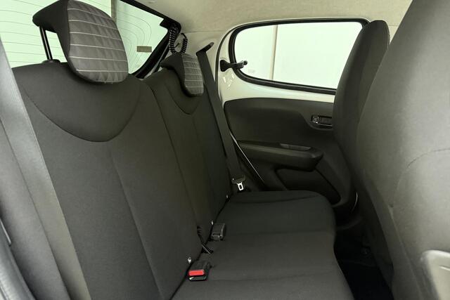 Peugeot 108 1.0 e-VTi Allure | Apple carplay/Android auto | Climate control | Achteruitrijcamera | Lichtmetalen velgen 15'' |