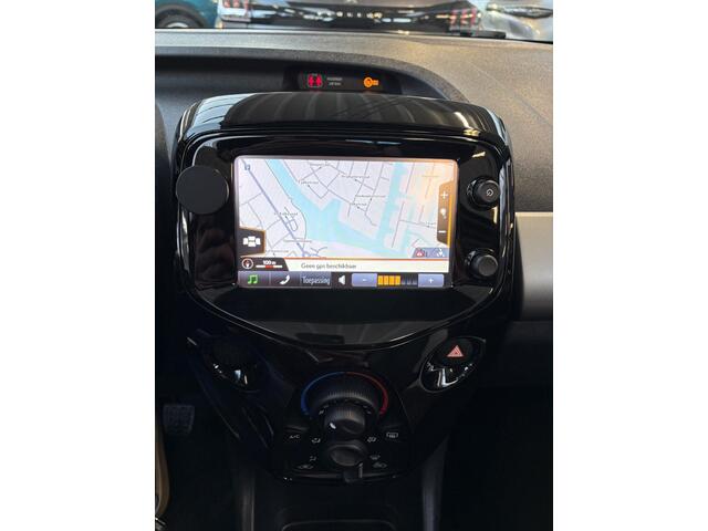 Peugeot 108 1.0 e-VTi Allure TOP! | Navigatie | Snelheidsbegrenzer | Airco | Lichtmetalen velgen | Mistlampen | Privacy Glass