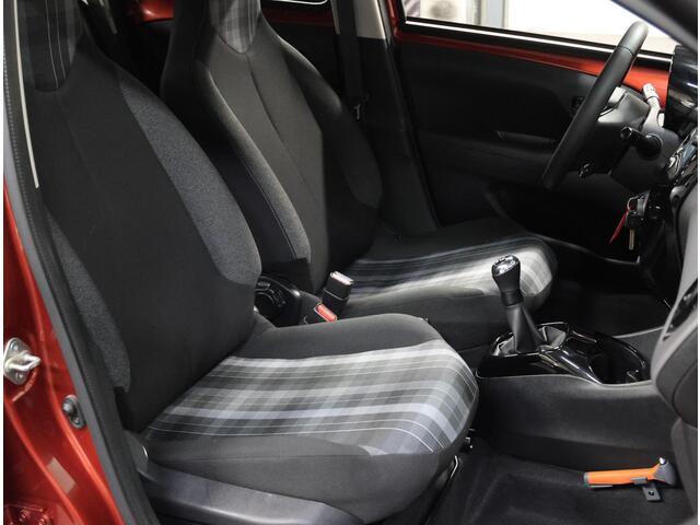 Peugeot 108 1.0 e-VTi Allure | 1ste eigenaar | AppleCarplay/AndroidAuto | Airco | Bluetooth | LED | Start/Stop Systeem | Buitenspiegels elektrisch verstel -en verwarmbaar | Isofix |