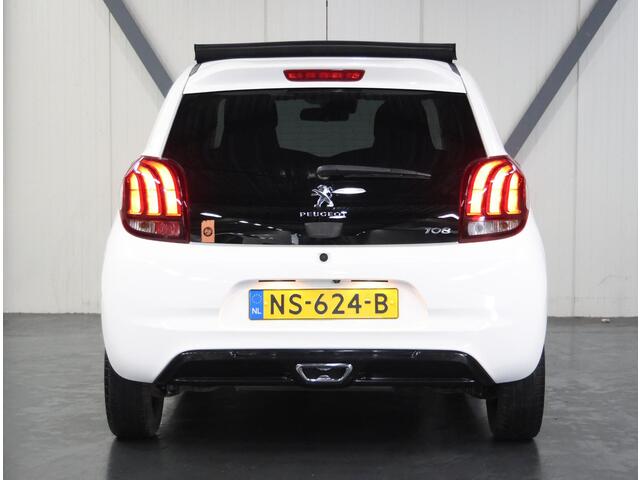 Peugeot 108 1.2 82PK TOP! Roland Garros | Vouwdak/Cabrio | Climate Control | Camera | Bluetooth | LED | Start/Stop Systeem | Buitenspiegels elektrisch verstel -en verwarmbaar | 15"LMV | Navigatie | Isofix | Privacy Glass |