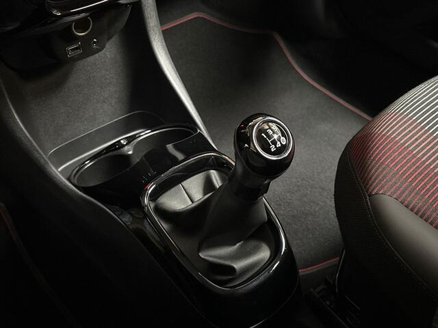 Peugeot 108 1.0 e-VTi GT-Line (NAVIGATIE, CLIMATE, LEDER, SPORTSTOELEN, KEYLESS START, CAMERA, GETINT GLAS, LM VELGEN, CRUISE, NIEUWSTAAT)