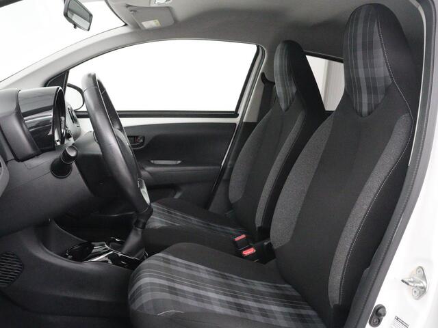 Peugeot 108 | 5-Deurs | Elektrische ramen | Lichtmetaal | NAP 53.000 km | Peugeot 108 1.0 e-VTi Style | 5-Deurs | Elektrisch | 5-Deurs | Elektrische ramen | Lichtmetaal | NAP 53.000 km | Full LED | Bluetooth | Airco |