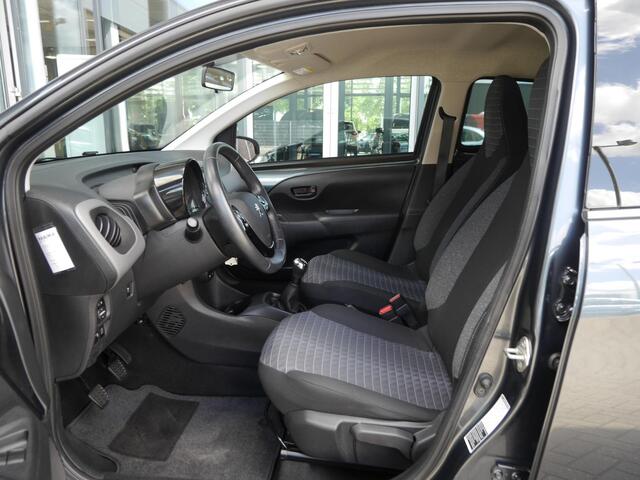 Peugeot 108 1.0 e-VTi Active | Getint glas | Airco | 5 drs | Dealer onderhouden | Weinig KM | Radio USB