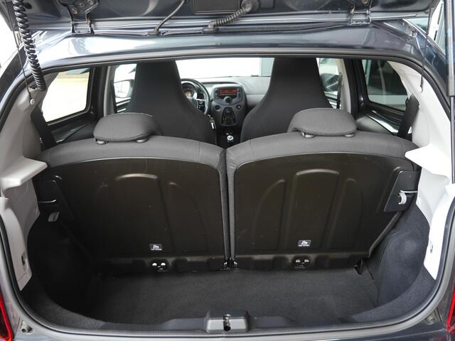 Peugeot 108 1.0 e-VTi Active | Getint glas | Airco | 5 drs | Dealer onderhouden | Weinig KM | Radio USB