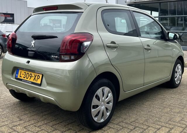 Peugeot 108 1.0 e-VTi Active 72PK | 1e Eigenaar | DEALERONDERHOUDEN | Zeer Nette Staat | NL AUTO | NAP | BTW AUTO | Prijs is inclusief BTW | Unieke Kleur Smooth Green | NAP | DAB+ | Airco | 5 Deurs | 2 Sleutels |