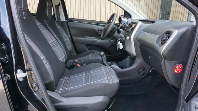 Peugeot 108 1.0 e-VTi Active 5 drs Airco Bluetooth *NL auto* Led Elek pakket *71713km*