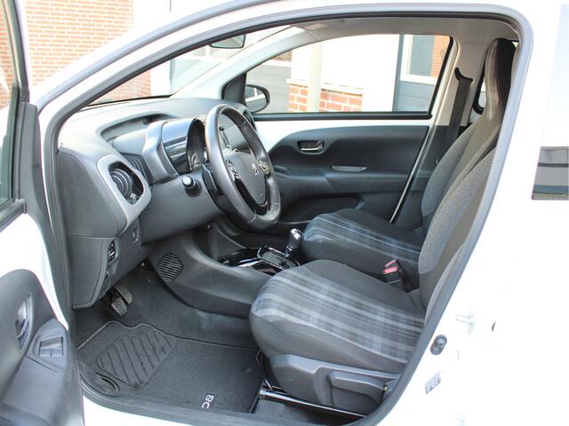 Peugeot 108 1.0 e-VTi Allure Automaat /Camera/15'LM/Carplay/LED/Climate control/CV/Bluetooth/ISOFIX/NAP! 2e eig!