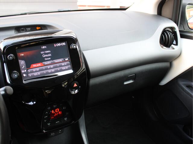 Peugeot 108 1.0 e-VTi Allure Automaat /Camera/15'LM/Carplay/LED/Climate control/CV/Bluetooth/ISOFIX/NAP! 2e eig!