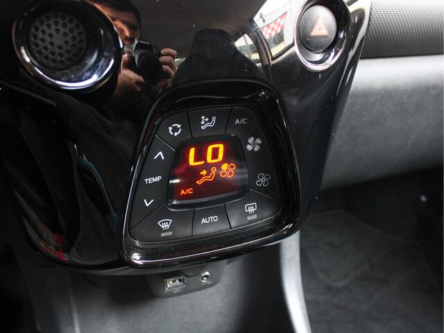 Peugeot 108 1.0 e-VTi Allure Automaat /Camera/15'LM/Carplay/LED/Climate control/CV/Bluetooth/ISOFIX/NAP! 2e eig!