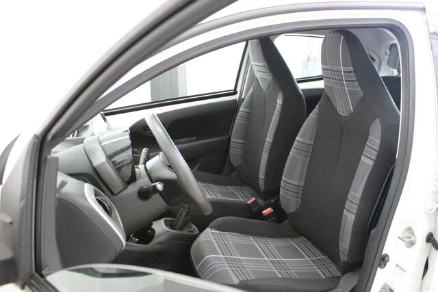 Peugeot 108 1.0 e-VTi Active | APK: 04-2027 | AIRCO | ELEK-RAMEN | TEL | AUX | CPV | LED | 5DEUR | WIELDOP |